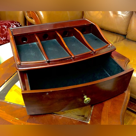 Charging station by the brand BOMBAY solid wood lovely item. - Picture 2 of 3